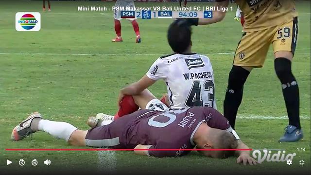 Dua pemain Bali United, Wawan Hendrawan dan Willian Pacheco nyaris baku hantam ketika melawan PSM Makassar.