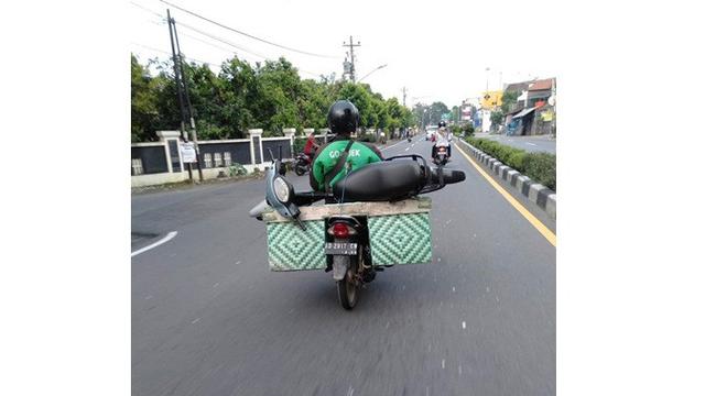 7 Potret Driver Ojek Online Bawa Barang Nyeleneh Ini Bikin Geleng Kepala