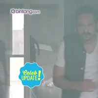 Oka Antara berperan sebagai Pras yang berkarakter protagonis di dalam film Jakarta Undercover. Selain menceritakan sisi protagonis, ada pengkhianatan yang dilakukan oleh Pras dalam film ini. 