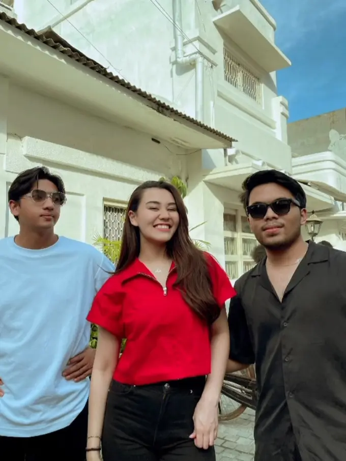 Aaliyah Massaid Naik Sepeda  di Surabaya Bersama Thariq Halilintar