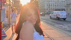 Saat terkena cahaya matahari, rambut merah Cassandra Lee tampak indah. (FOTO: instagram.com/cassandraslee/)