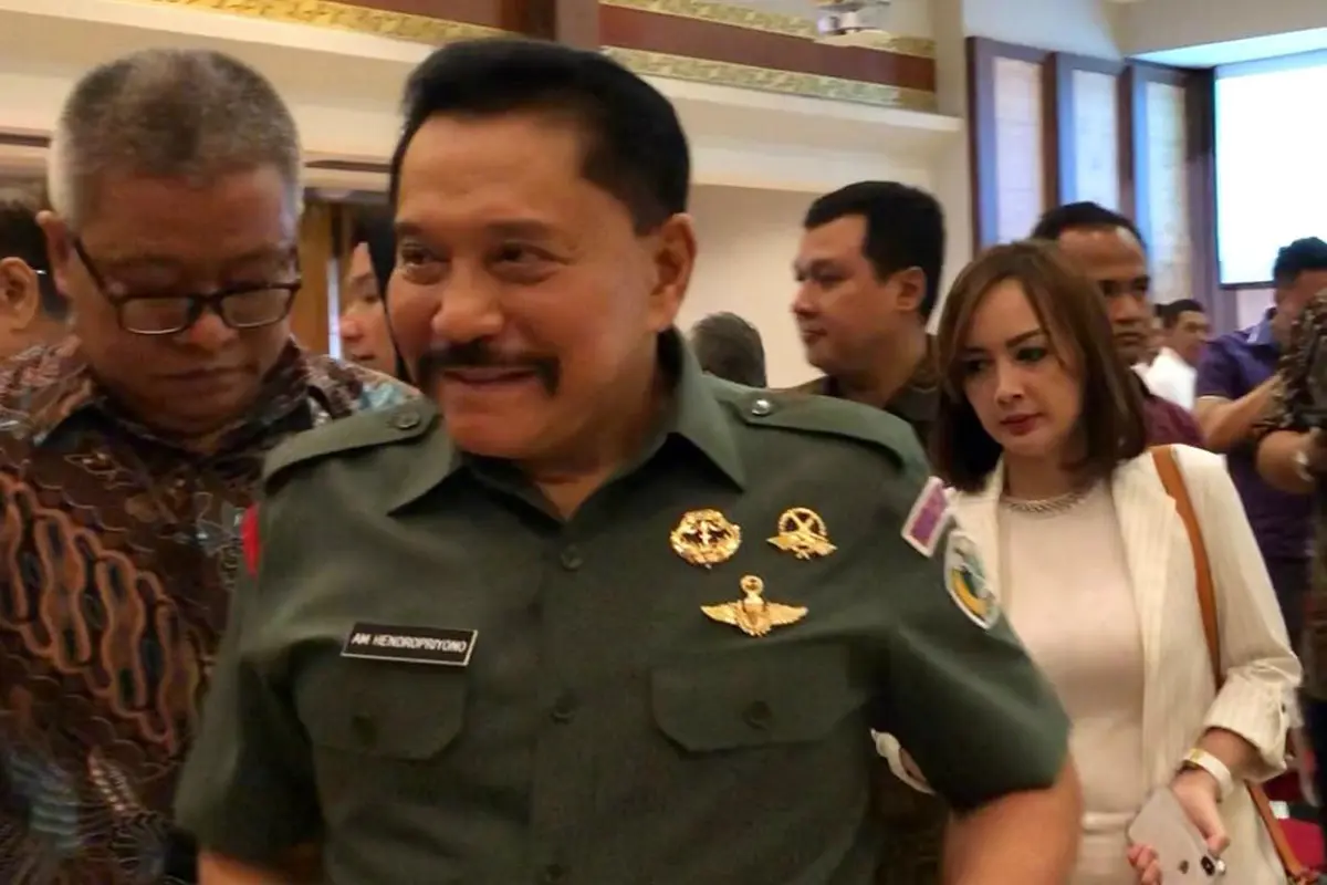 Mantan Kepala BIN Hendropriyono meluncurkan draf buku mengenai intelijen. (Liputan6.com/ Ratu Annisaa)