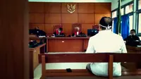 Sidang pembacaan pledoi terdakwa kasus ITE Saiful Mahdi Selasa (31/03/2020), (Liputan6.com/Rino Abonita)