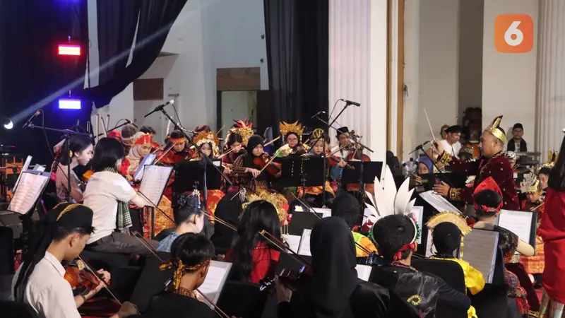 Konser tunggal orchestra Sukabumi Violin Community bertajuk Budaya Nusantara, di Gedung Juang Kota Sukabumi (Liputan6.com/Fira Syahrin).