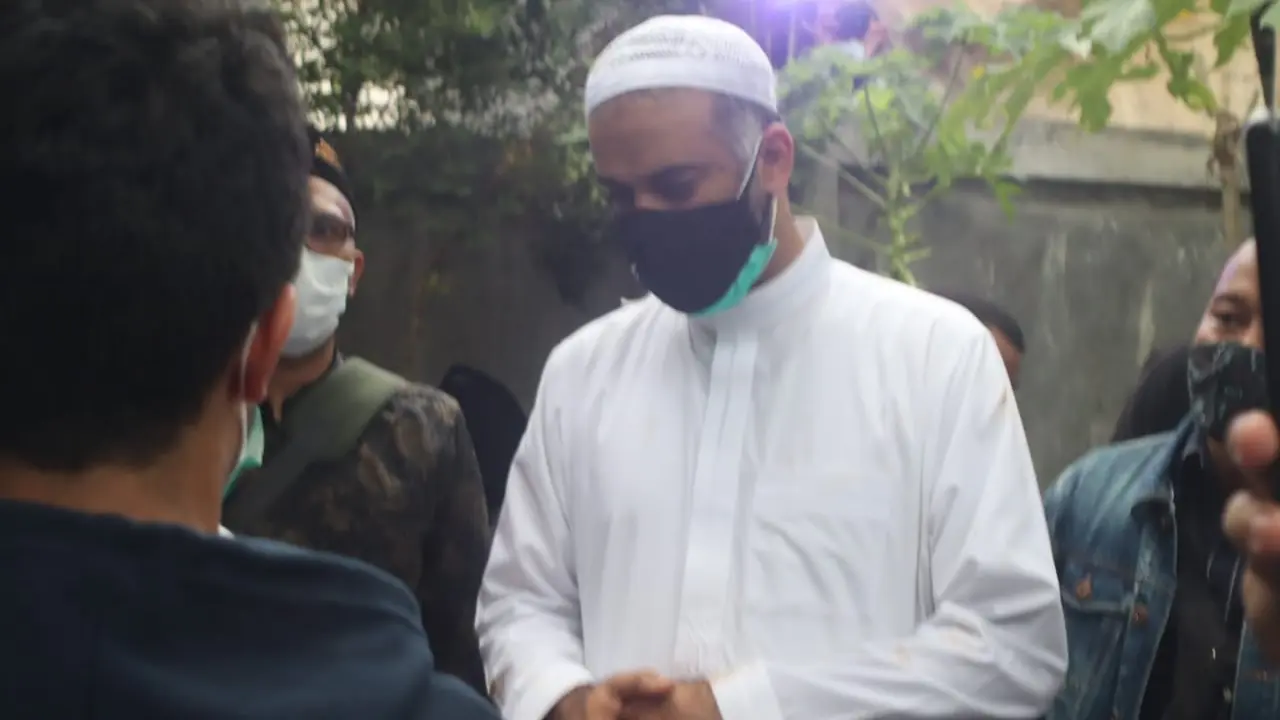 Adik Syekh Ali Jaber, Syekh Muhammad Jaber, saat pemakaman