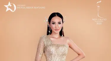 Penampilan dara 23 tahun ini pun menjadi sorotan publik. Menjadi runner-up Miss Grand Indonesia 2020, Bella Aprilia diketahui akan menjadi perwakilan Indonesia dalam ajang Miss Intercontonental 2020. (Liputan6.com/IG/@bellaapriliasant)