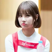Eunha GFRIEND memikat fans dengan lagu Mocca di Music Bank in Jakarta. (imgur.com)