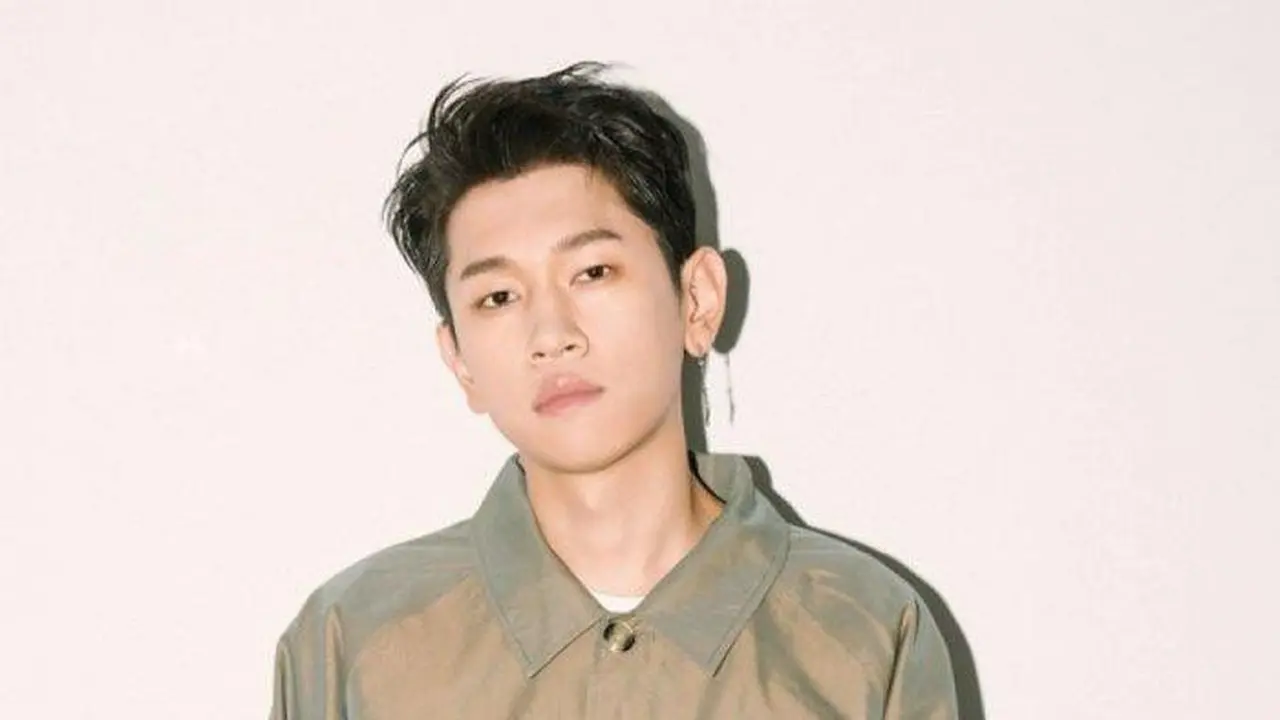 Penyanyi Hip Hop Crush Unggah Postingan Permintaan Maaf atas Isu Rasisme yang Ia Lakukan Saat Festival Musik