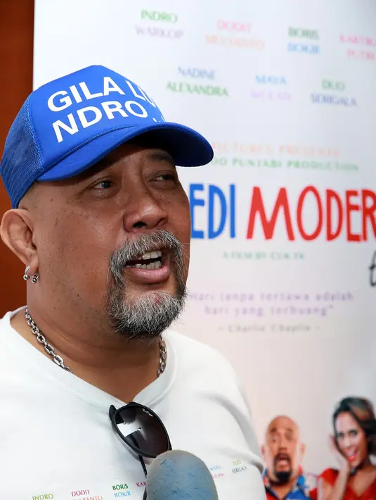 Mengadaptasi alur cerita Warkop, Indro salah satu pendiri dari grup komedi ini pun merasa bangga, alasannya meskipun sudah berbeda zaman tapi Warkop masih bisa diminati oleh masyarakat luas. (Galih W. Satria/Bintang.com)