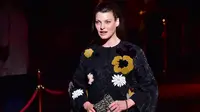 Model Linda Evangelista menghadiri acara koleksi Dolce & Gabbana selama Milan Fashion Week Musim Semi / Musim Panas 2015 pada 21 September 2014 di Milan. (GIUSEPPE CACACE / AFP)