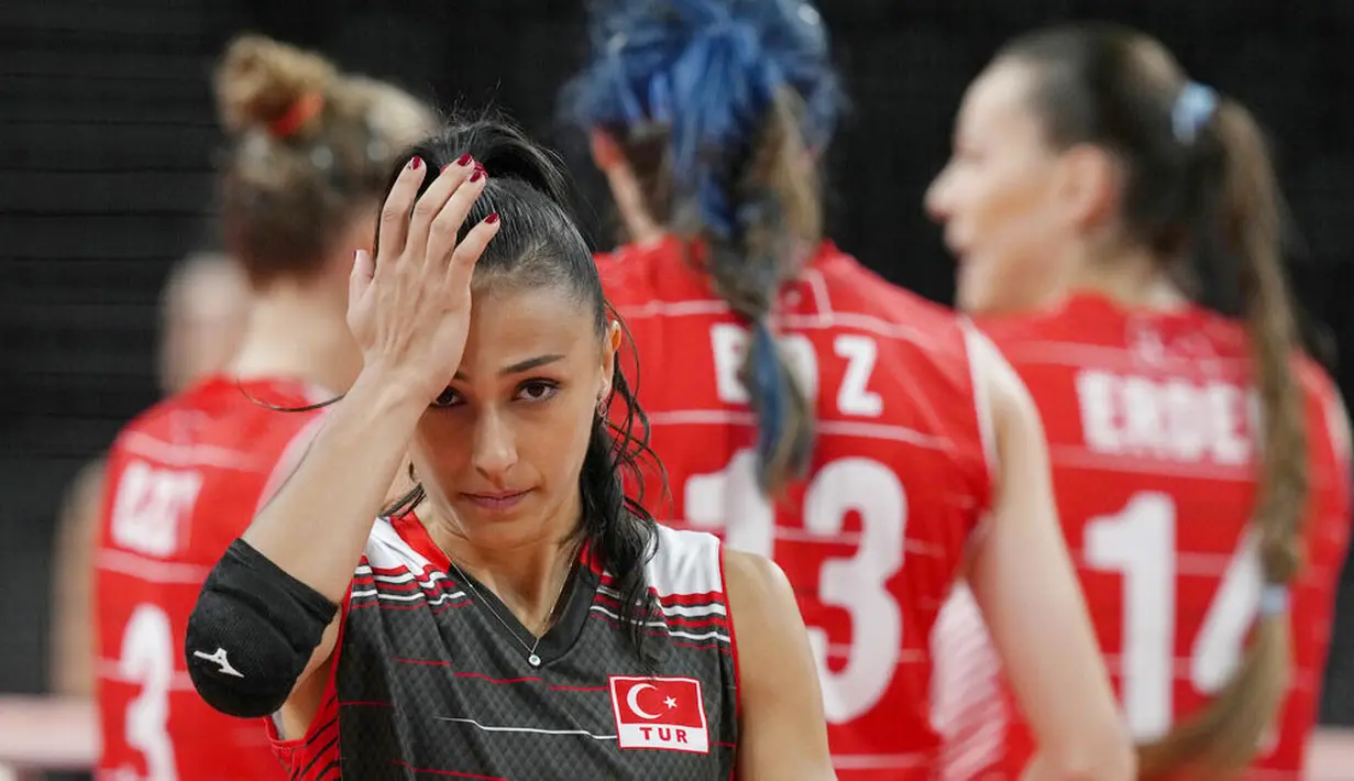 Kekalahan ini membuat langkah Turki terhenti di Olimpiade Tokyo 2020. Sementara Tim bola voli Korea Selatan lolos ke semifinal Olimpiade Tokyo dan menanti pemenang laga antara Brasil vs ROC (Rusia). (Foto: AP/Frank Augstein)