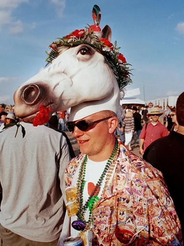 6 Topi dengan Desain Anti-Mainstream Ini Absurd, Bikin Heran