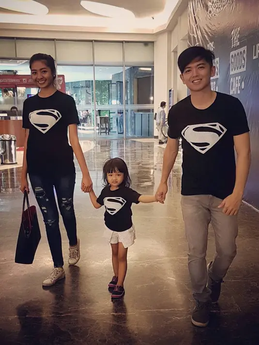 Kabar gugatan cerai Nicky Tirta terhadap Liza Elly Purnamasari cukup mengagetkan. Pasalnya, pasangan ini tidak pernah terdengar gosip terkait keretakan rumah tangganya. (instagram/nickytirta)