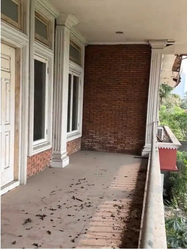 Penampakan rumah merah Genta Buana yang tak terurus lagi