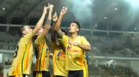 Drama 9 Gol, Naga Mekes Gulung Macan Putih