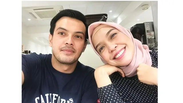 6 Potret Mesra Temmy Rahadi dan Istri, Nantikan Kelahiran Anak Kedua