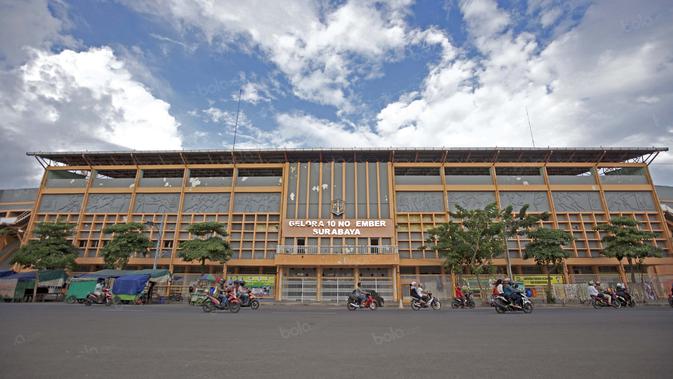 Stadion Gelora 10 November kandang Persebaya Surabaya saat ini hanya menjadi tempat latihan warga dan SSB setempat, Stadion ini merupakan saksi bisu kejayaan Persebaya. (Dok Bola.com)