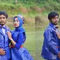 Pasangan Ini Bikin Baju Prewedding dari Terpal, Ini 6 Potret Uniknya (FB Khoirul Anam)