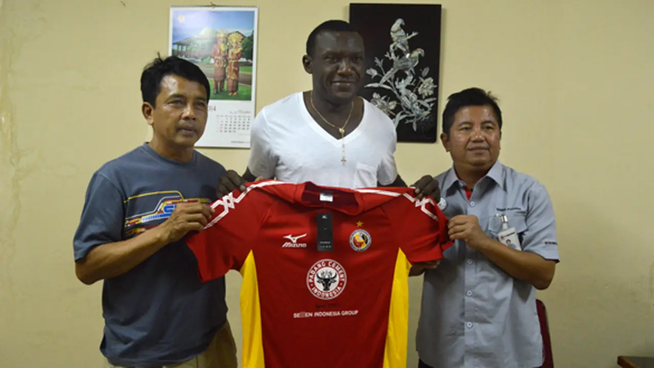 Striker Semen Padang Herman Dzumafo