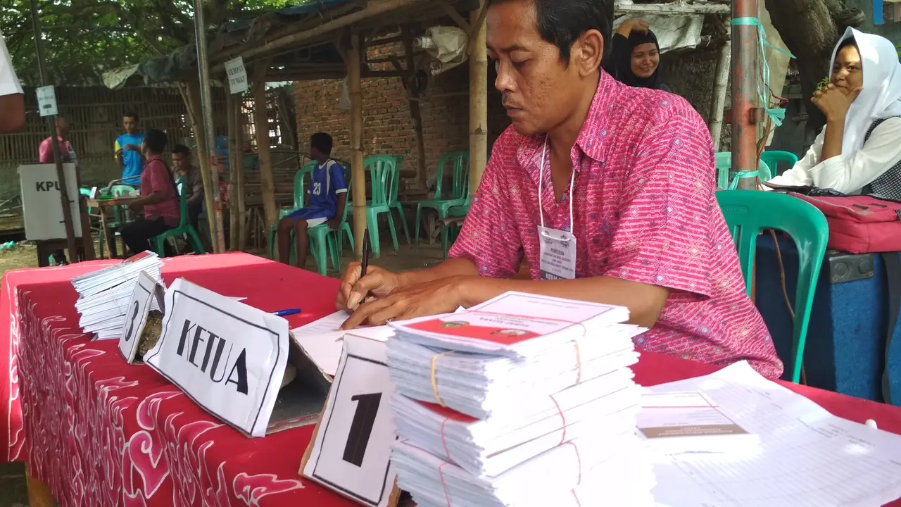 Surat suara di 6 TPS Desa Danamulya, Kecamatan Plumbon, Kabupaten Cirebon hilang