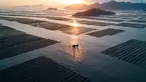 Foto dari udara menunjukkan pemandangan matahari terbenam di Sansha, Xiapu, Provinsi Fujian, China, 26 November 2020. (Xinhua/Song Weiwei)