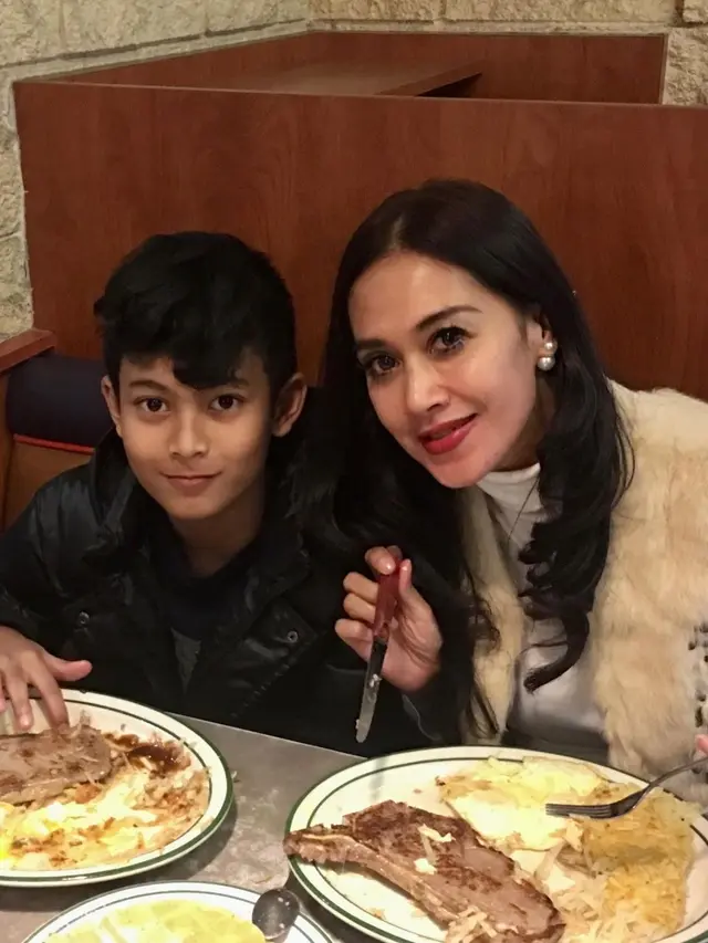 Potret Marciano Nicholas Jatmiko, Anak Bungsu Diah Permatasari yang Miliki Paras Tampan