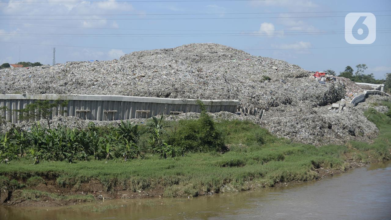 FOTO: Turap Penahan Sampah TPA Cipeucang Longsor