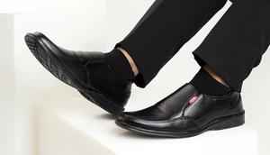 Sepatu pantofel pria model slip on. (dok. Shopee Everywhere Official)