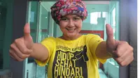 Begini Cara Ria Irawan Botaki Kepalanya