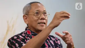 Mantan Direktur Penyakit Menular WHO South-East Asia Regional Office (SEARO), Profesor Tjandra Yoga Aditama saat wawancara khusus dengan Liputan6.com di Jakarta, Rabu (8/1/2025). (Liputan6.com/Angga Yuniar)