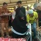 Jenazah Pupung dan Dana dimakamkan dalam satu liang lahat di TPU Jeruk Purut. (Merdeka.com)