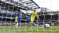 Christian Eriksen didaulat menjadi man of the match pertandingan Chelsea vs Brentford. Sang playmaker dinilai menjadi aktor utama di balik kemenangan The Bees di Stamford Bridge. (AFP/Glyn Kirk)
