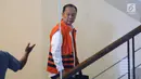 Mantan Kepala BPPN Syafruddin Arsyad Temenggung bersiap menjalani pemeriksaan perdana di Gedung KPK Jakarta, Rabu (27/12/2017). Ia diperiksa terkait dugaan korupsi pemberian SKL pemegang saham pengendali BDNI tahun 2004. (Liputan6.com/Helmi Fithriansyah)