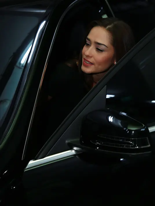 "Tahun pertama setelah nikah kan masih striping sinetron. Mumpung sekarang syuting ga padat banget. Mertua senang banget jadinya," tandas Yasmine. (Deki Prayoga/Bintang.com)