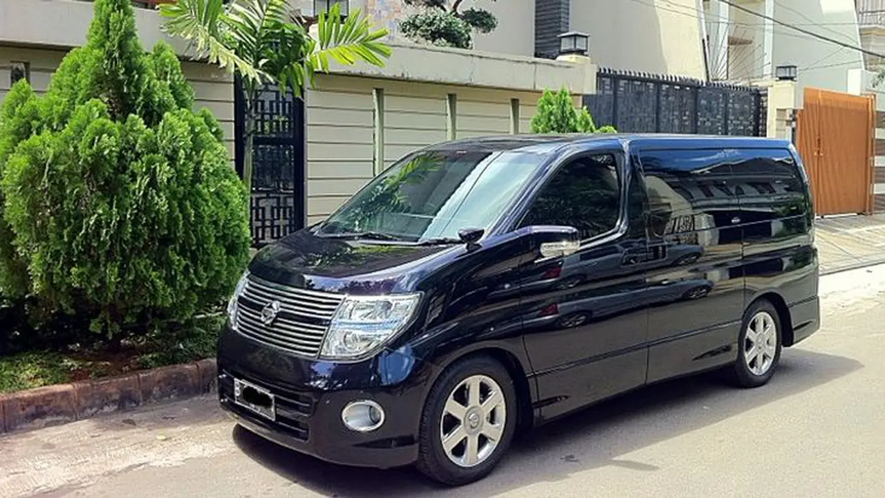 Harga Kijang Innova Baru Setara Alphard Bekas, Pilih Mana?