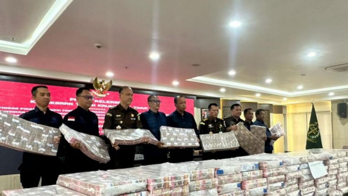 Penampakan Tumpukan Uang Rp 214 Miliar Hasil Korupsi Lahan Transmigrasi