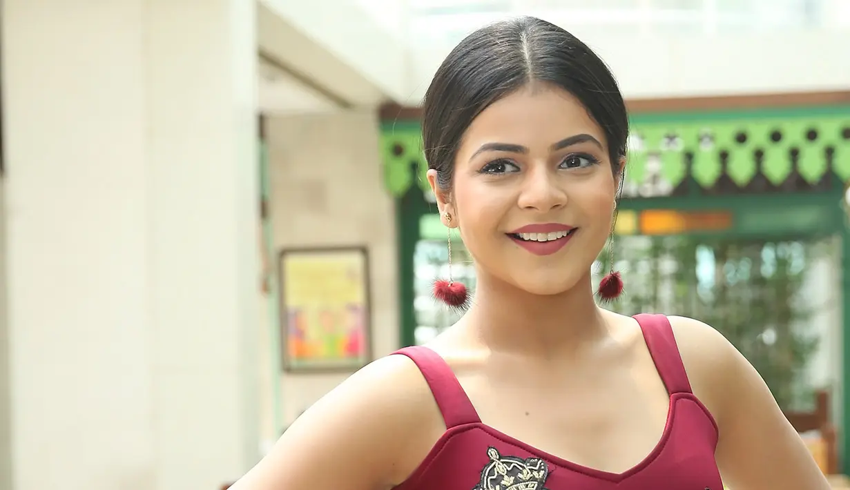 “Saat di Bogor aku merasakan dingin karena hujan. Dari India lalu ke Bogor dan kemudian ke Jogja, cuacanya berbeda. Saat itu di Bogor hujan dan mereka (fans) tetap menungguku,” tutur Jigyasa Singh. (Bambang E.Ros/Bintang.com)