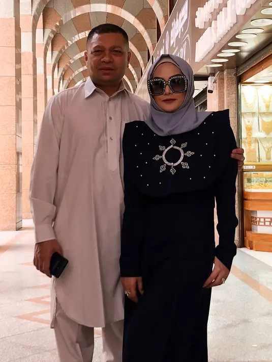 "Selalu Rindu datang menjadi Tamu di Baitullah , InshaaAllah datang kembali amin yarabbalalamin," tulis Krisdayanti sebagai keterangan foto. (Foto: instagram.com/krisdayantilemos)