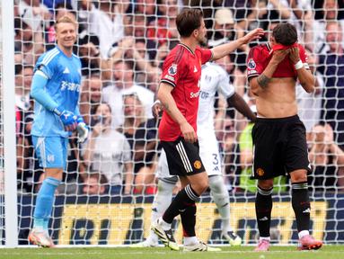 Pemain Manchester United, Bruno Fernandes, tak mampu menutupi kekecewaan setelah gagal mencetak gol melalui titik putih saat melawan Fulham dalam laga pekan ke-2 Premier League 2025/2026 di Craven Cottage, Minggu (24/8/2025) malam WIB. (Adam Davy/PA via AP)