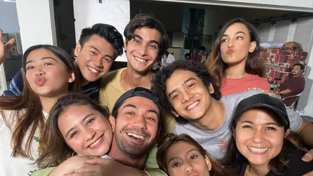 Main Web Series Bareng, Ini 6 Potret Prilly Latuconsina dan Kevin Ardilova