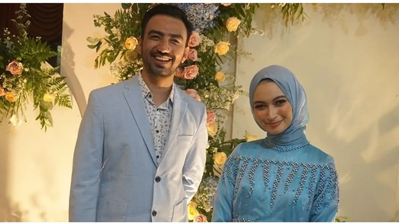 7 Potret Reza D'Academy Fitting Baju Pernikahan, Tampil Menawan