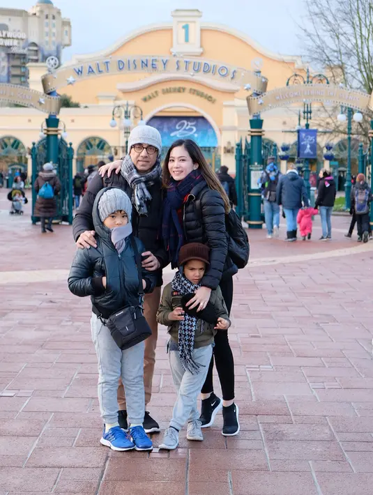 Bunga Zainal dan Sukhdev Singh