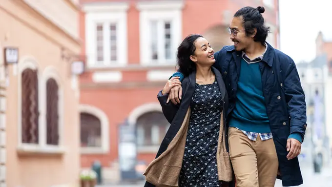 pasangan cinta romantis