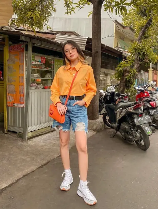 Kini, ia mengantongi 4,23 juta subscribe di YouTube dan 2,4 juta followers di Instagramnya. [Foto: IG/mgdalenaf].