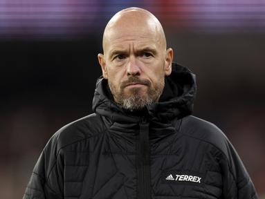 Selama karier kepelatihannya, pelatih baru Manchester United Erik ten Hag tercatat telah menangangi beberapa klub dan tentunya banyak pemain. Dari banyak pemain yang pernah dilatihnya, tercatat 6 pemain pernah dilatihnya lebih dari satu kali bersama klub berbeda. Mau tahu siapa saja? Yuk disimak uraiannya. (AFP/Martin Keep)