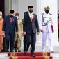 Presiden Joko Widodo atau Jokowi (kedua kanan) didampingi Wakil Presiden Ma'ruf Amin saat mengikuti upacara HUT ke-76 TNI di halaman Istana Merdeka, Jakarta, Selasa (5/10/2021). (Foto: Istana Kepresidenan)