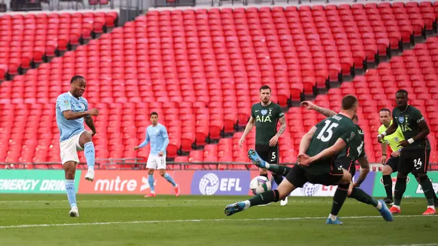 FOTO: Kalahkan Tottenham, Manchester City Raih Gelar Pertama di Musim Ini