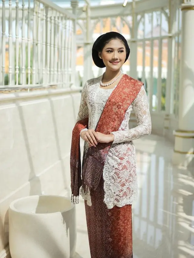 Inspirasi Kebaya Tradisional Modern dari Keluarga Jokowi Cocok untuk Hari Kartini. [@erinagudono]