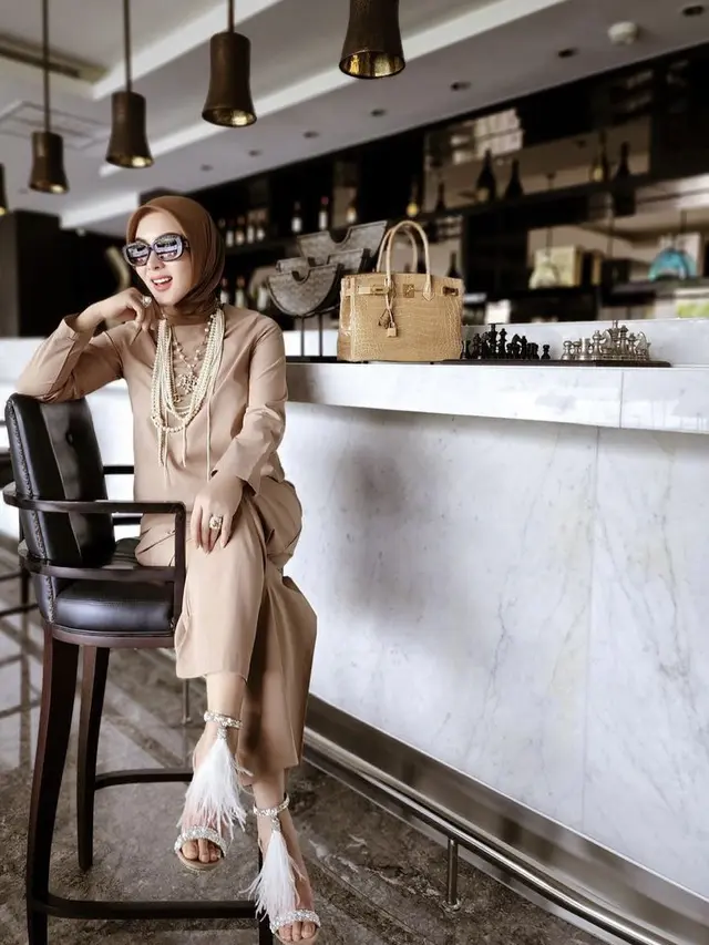 Gaya Syahrini Bertemu Keluarga dan Sahabatnya Saat Kembali ke Indonesia (Instagram @princesssyahrini)