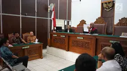 Suasana sidang permohonan praperadilan yang diajukan tersangka dugaan makar dan kepemilikan senjata api ilegal Kivlan Zen di PN Jakarta Selatan, Senin (22/7/2019). Sidang praperadilan kembali digelar setelah sempat ditunda pada 8 Juli 2019 lalu. (Liputan6.com/Immanuel Antonius)